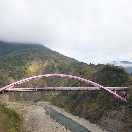 拉拉山周家渡假旅館 Hualing Екстер'єр фото