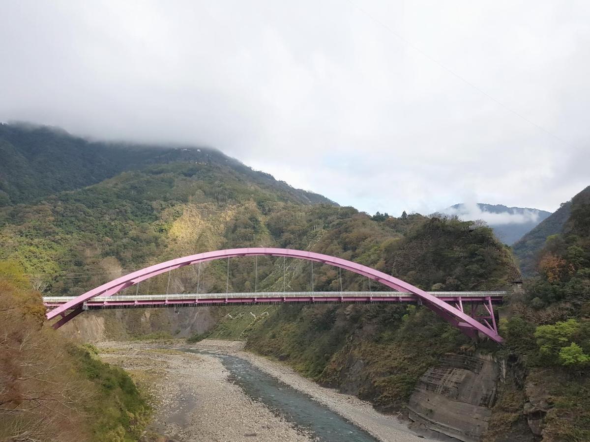 拉拉山周家渡假旅館 Hualing Екстер'єр фото