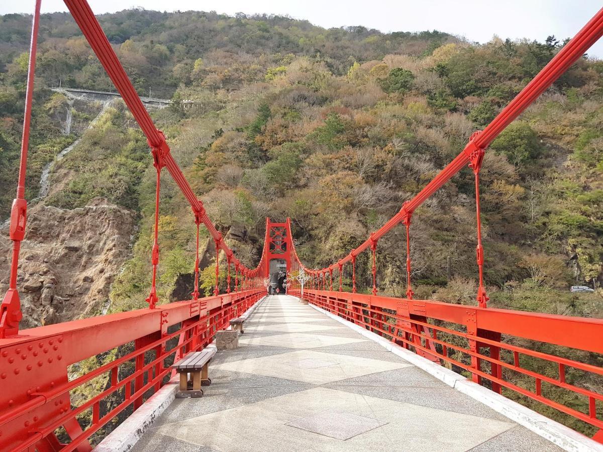 拉拉山周家渡假旅館 Hualing Екстер'єр фото