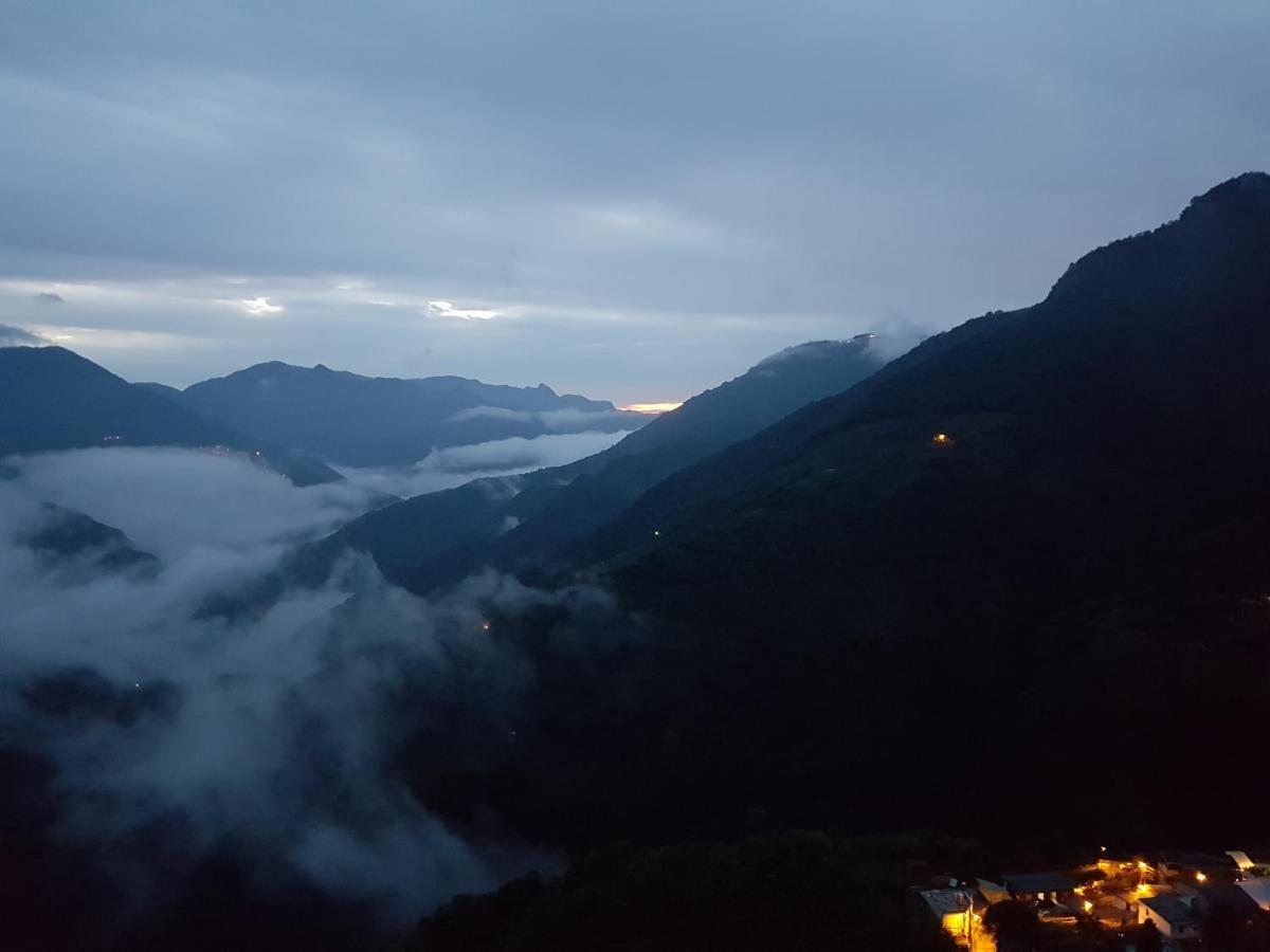 拉拉山周家渡假旅館 Hualing Екстер'єр фото